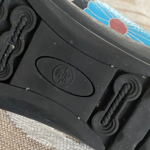 Levi’s Comfort Loafers Black w/ Blue Flowers – Size 39 - Picture 4 of 9